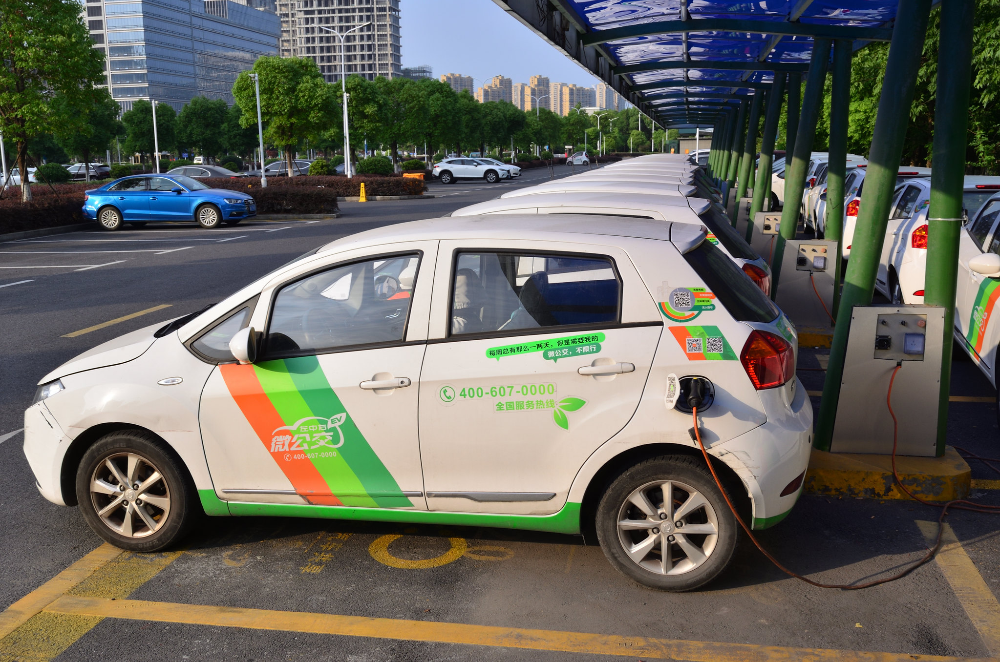 Dobíjení elektromobilů v čínském Chang-čou