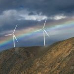 Větrné elektrárny v kalifornském okrese Kern (foto RobertCouse-Baker / CC BY 2.0)