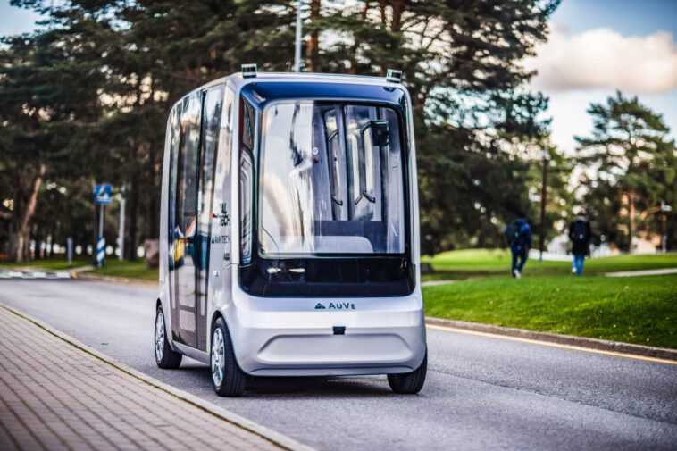 Autonomní "minibus" společnosti Auve Tech vyniká malými rozměry, aby se vešel i na jiné než silniční komunikace (foto AuveTech)
