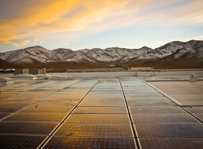 Malá solární elektrárna v nevadském Renu (foto Black Rock Solar)