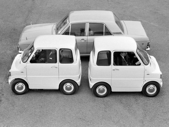 EMA koncepcí své karoserie zastínila podobně laděný Ford Comuta. (foto Ford)