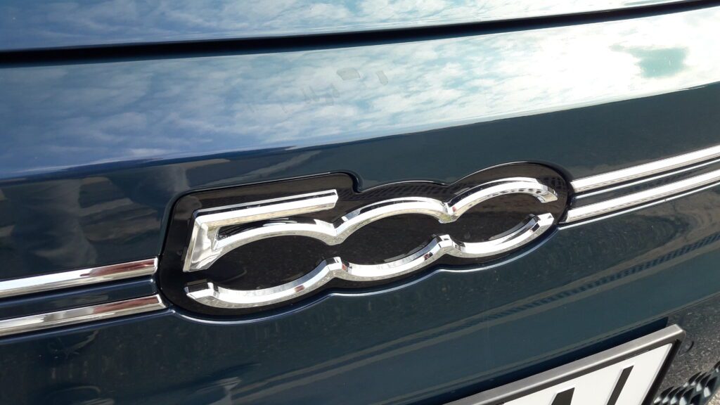 Místo loga Fiatu si elektrický model na přídi vozí své označení. (foto Vladimír Löbl)