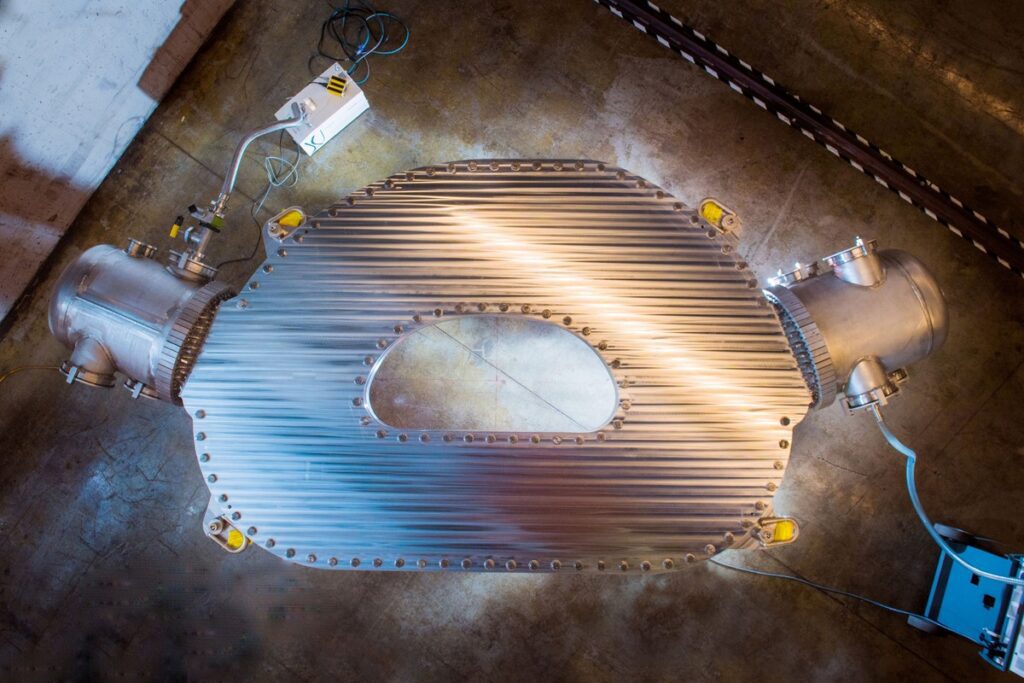 Společnost CFS spoléhá při zvládnutí jaderné fúze na novou generaci supravodivých magnetů. Toto je první, který dosahuje rozměrů nutných pro stavbu jejího prvního demonstračního zařízení (foto CFS)