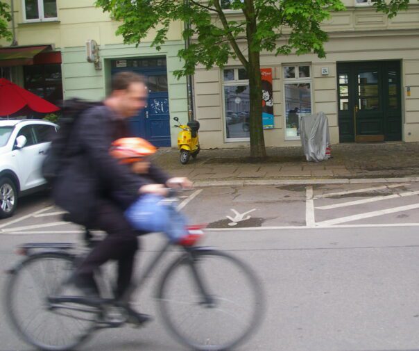 Cyklista (fotoRaeAllen, CC BY 2.0)