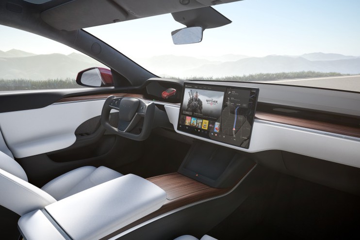 Tesla Model S a její velký infotainmentový panel (Foto: Tesla)