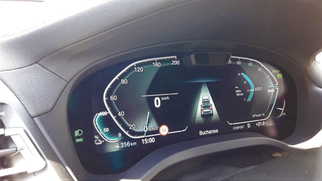 Za jarních teplot lze s BMW iX3 v kombinovaném režimu ujet okolo 360 km (foto Vladimír Löbl)