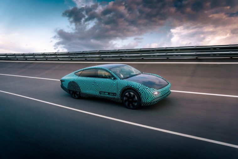 Dokonale aerodynamický Lightyear One má mít ve srovnání se současnými elektromobily poloviční nebo dokonce třetinovou spotřebu. Výrobce uvádí jen 8,4 kWh/100 km. (foto Lightyear)
