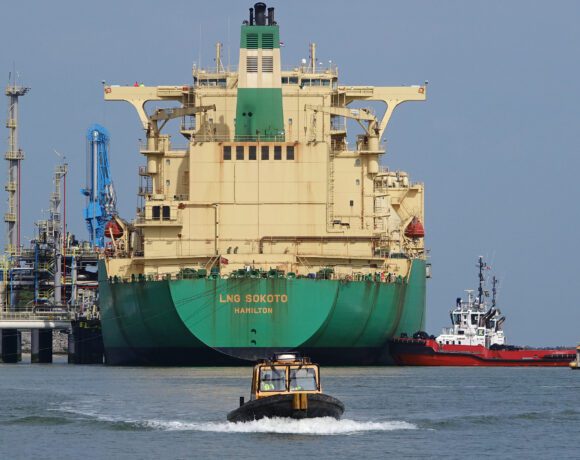 Loď pro přepravu LNG (foto kees torn / CC BY-SA 2.0)
